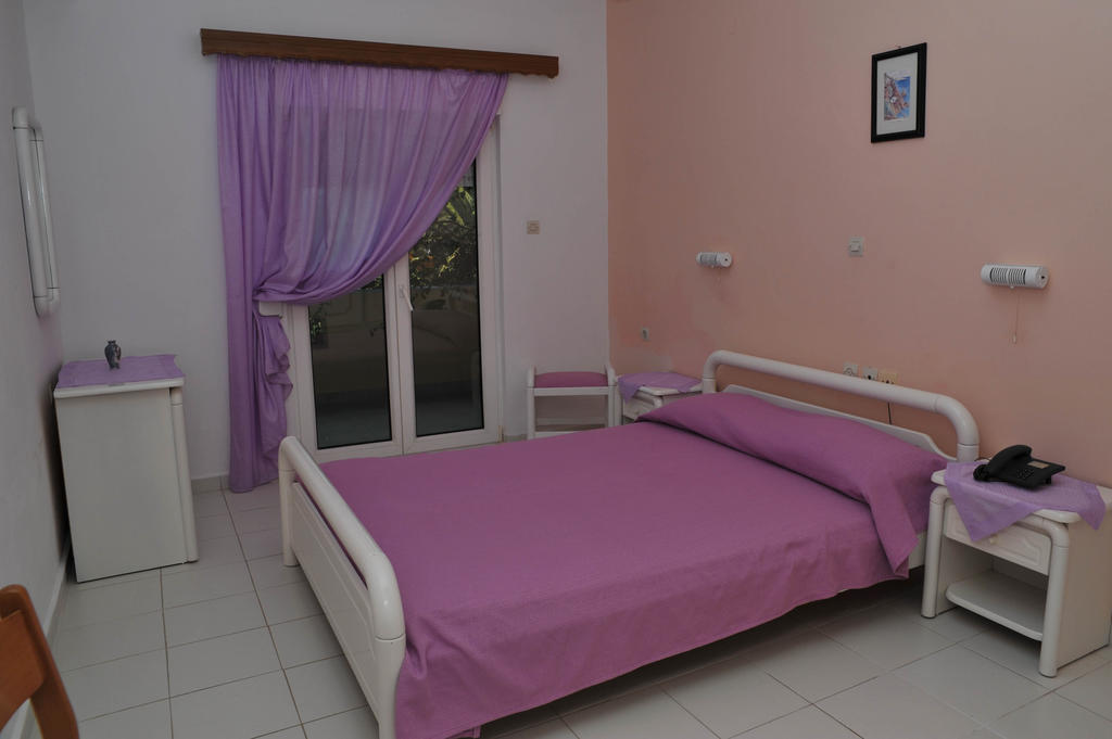 Efstathia Hotel Xirokambos  Zimmer foto