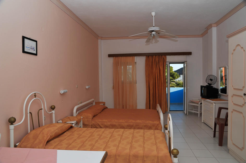 Efstathia Hotel Xirokambos  Zimmer foto
